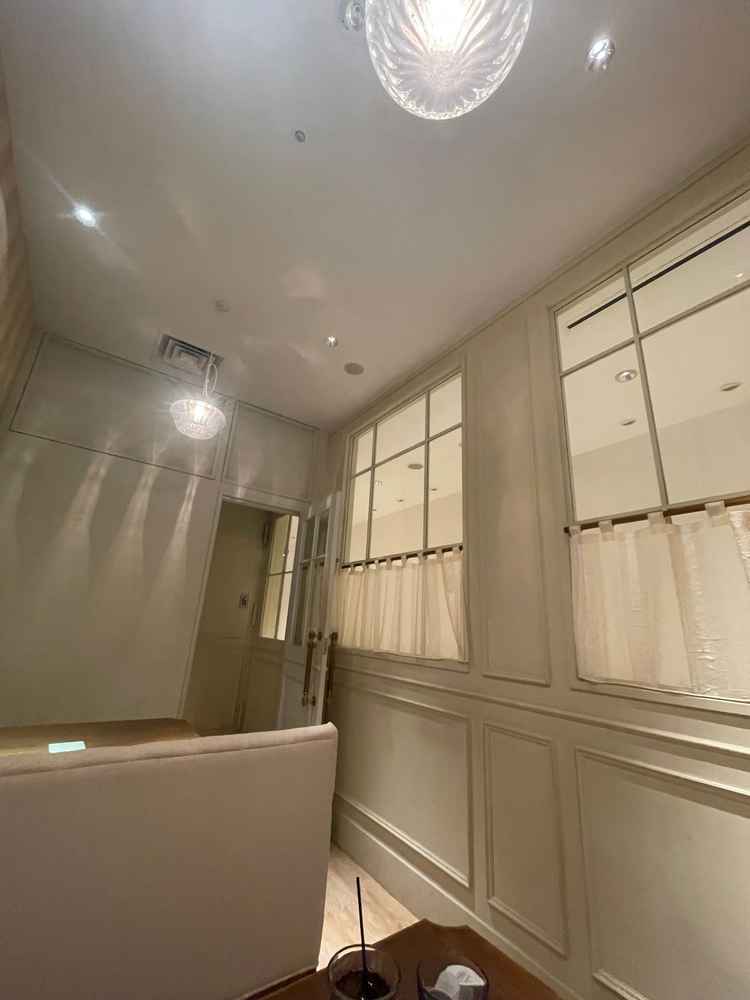 打ち合わせスペース。ナチュラルで可愛らしい雰囲気。