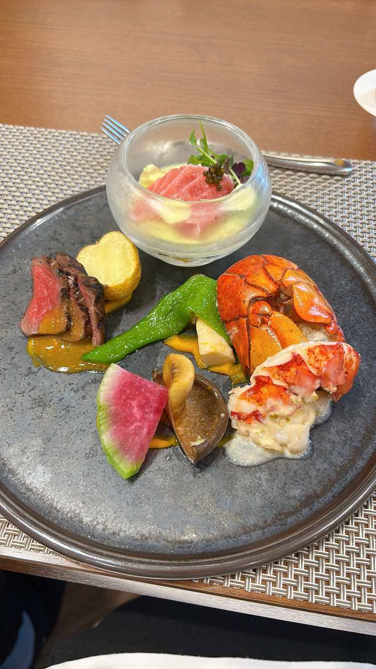 試着メニュー。オマール海老と牛肉がとても美味しかったです！