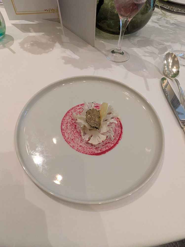 試食の前菜はキャビアトリュフかにえびが使われててとても豪華でした。