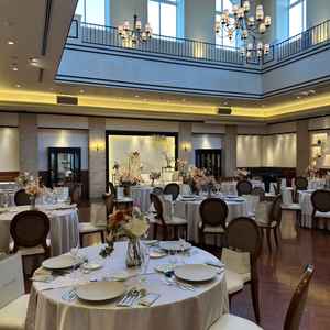 披露宴会場は吹き抜けで自然光がよく入ってきているので開放感があり非日常的な特別感がありました