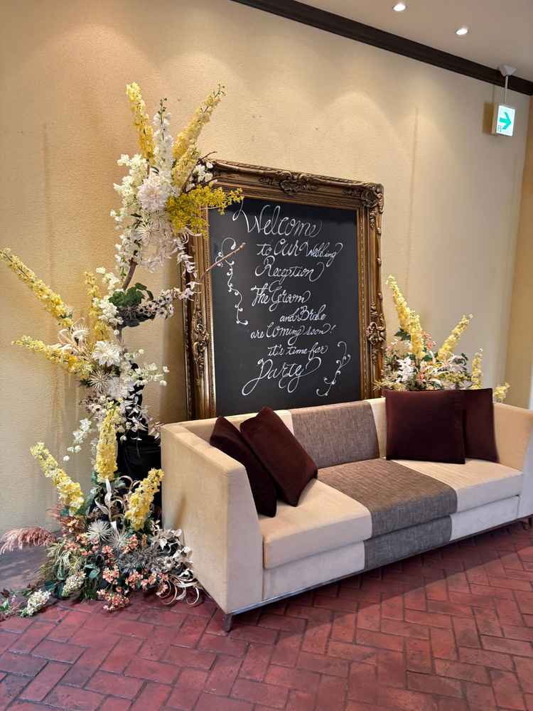ソファが素敵に飾りつけられていました。披露宴会場に入れることも可能とのことです。