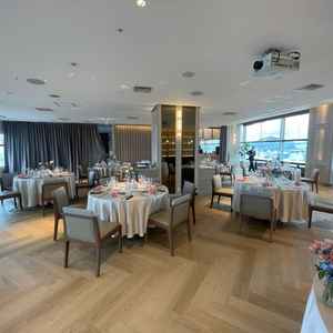 山と海が見える披露宴会場が素敵で、雰囲気も良かったです。