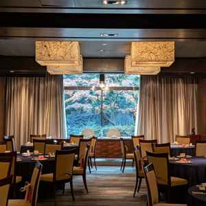 披露宴会場の画像になります。