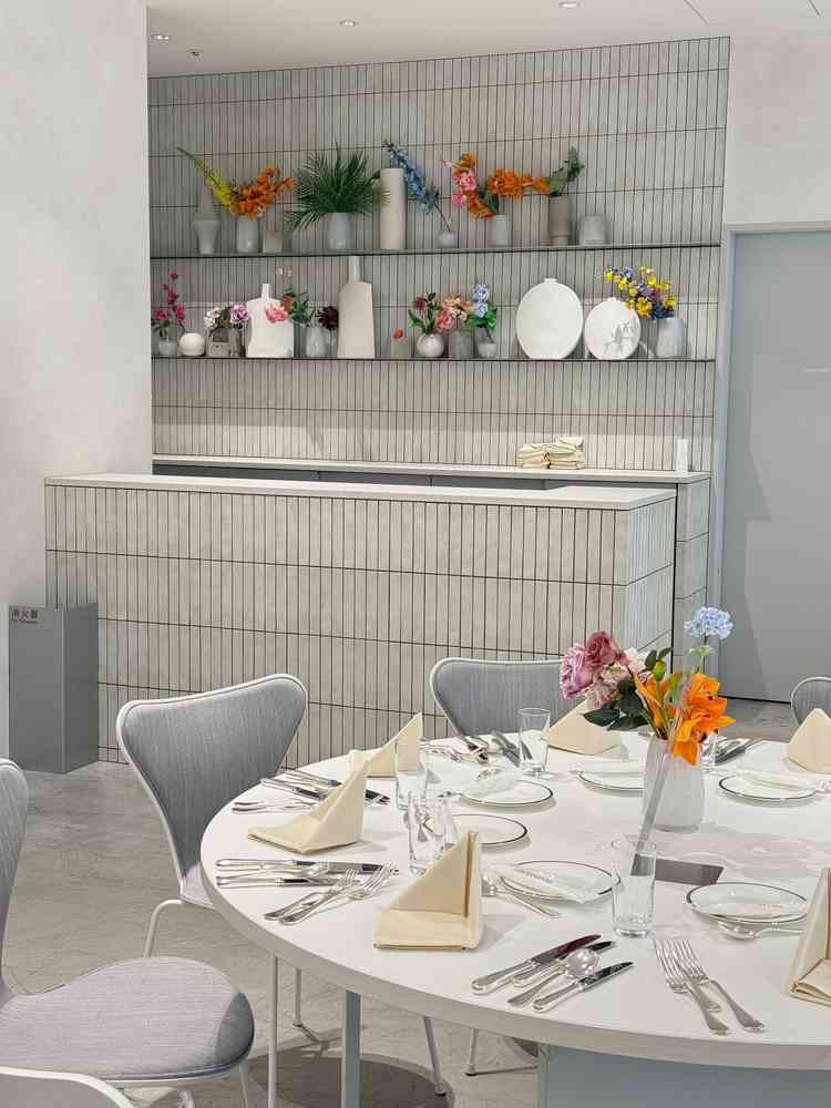 披露宴会場。韓国ぽい雰囲気でとてもおしゃれ。