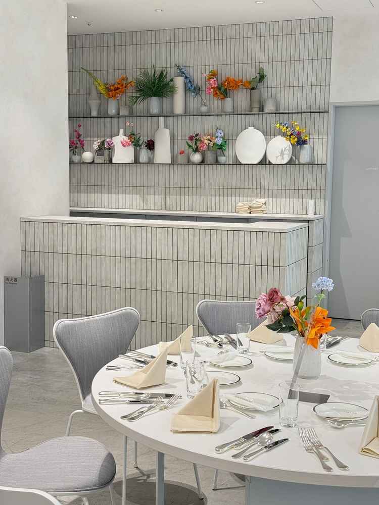 披露宴会場。韓国ぽい雰囲気でとてもおしゃれ。