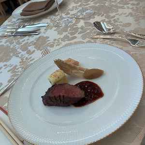 フュージョン料理のメインのサーロイン炭焼き。柔らかく美味しかった。