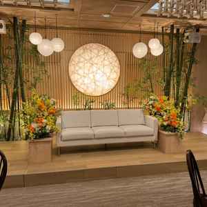 披露宴会場の壇上の写真です。