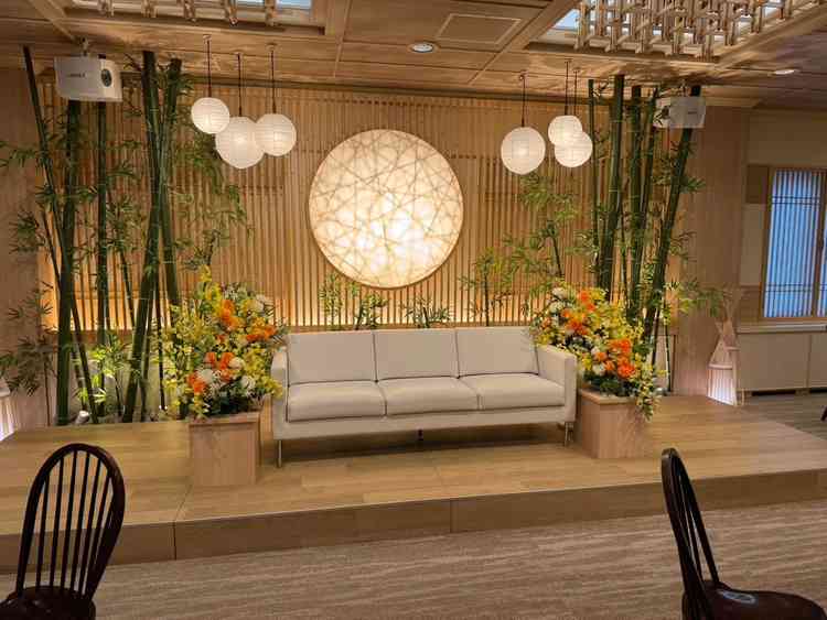 披露宴会場の壇上の写真です。