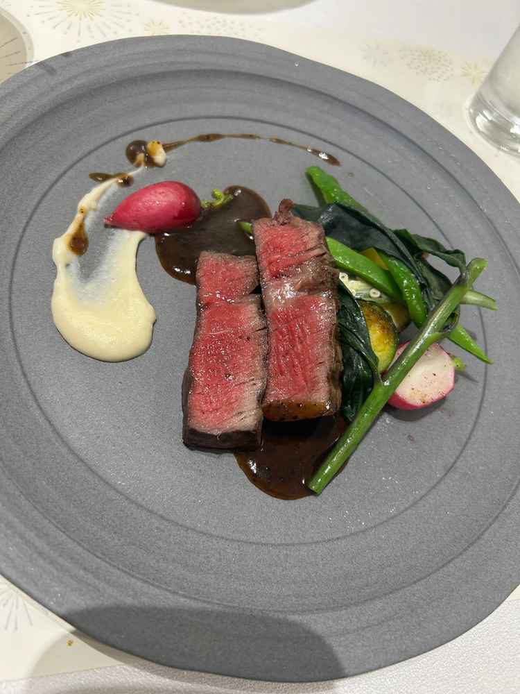 焼き野菜が甘くて美味しいお肉のメイン。