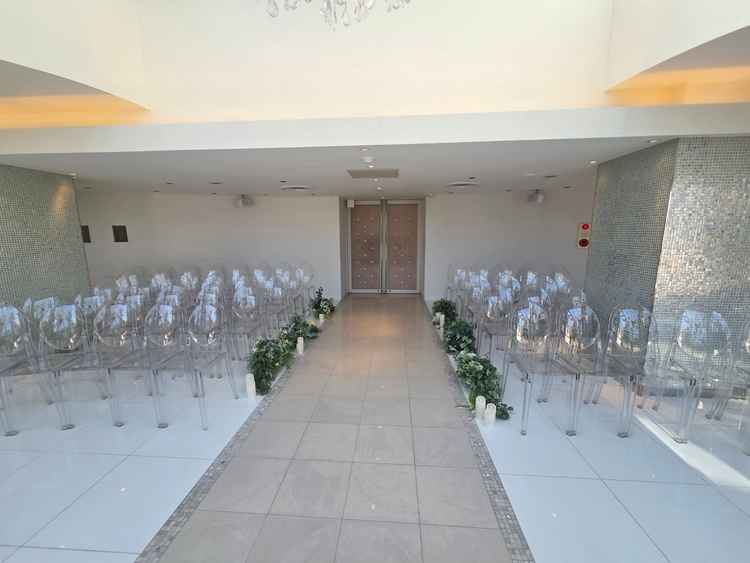 チャペルのゲスト席