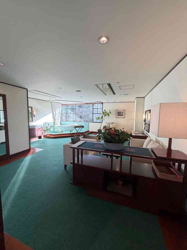 新郎新婦の控室は、シャワーもあり、ゆったりとしていました