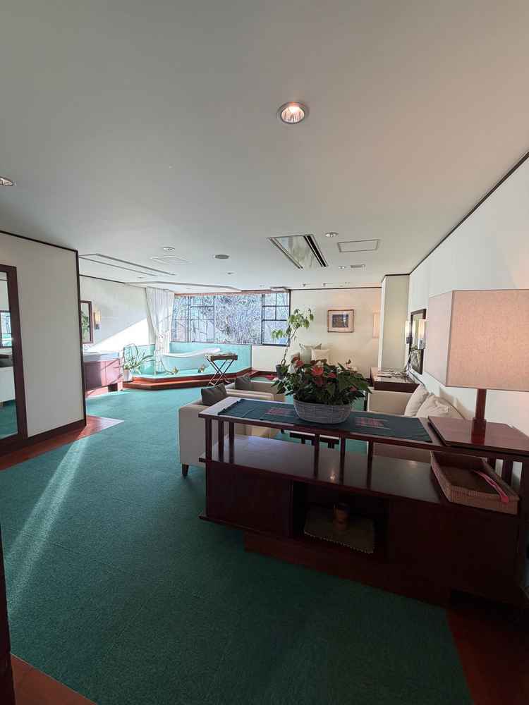 新郎新婦の控室は、シャワーもあり、ゆったりとしていました