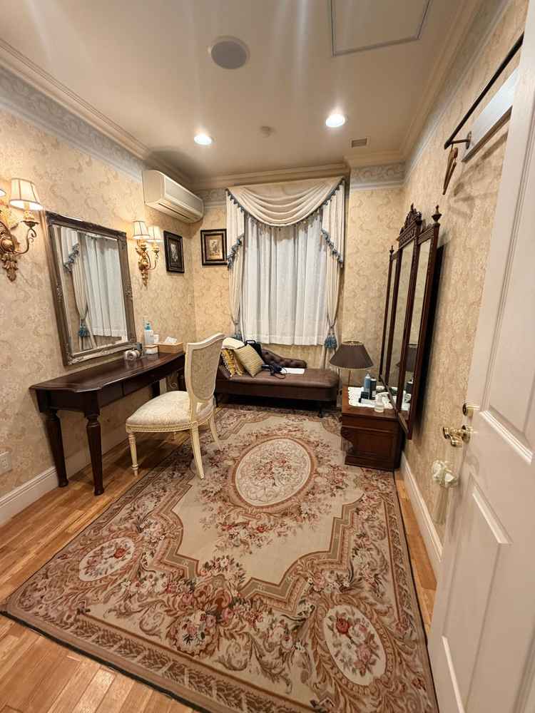 メイクルームも広々している。ヨーロッパ風の作りとなっている。