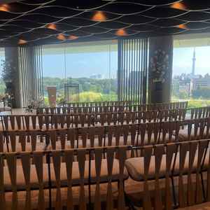 チャペルの写真。景色は、緑が多く綺麗だった。スカイツリーも見える。