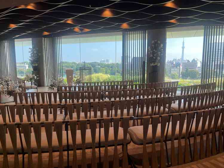 チャペルの写真。景色は、緑が多く綺麗だった。スカイツリーも見える。