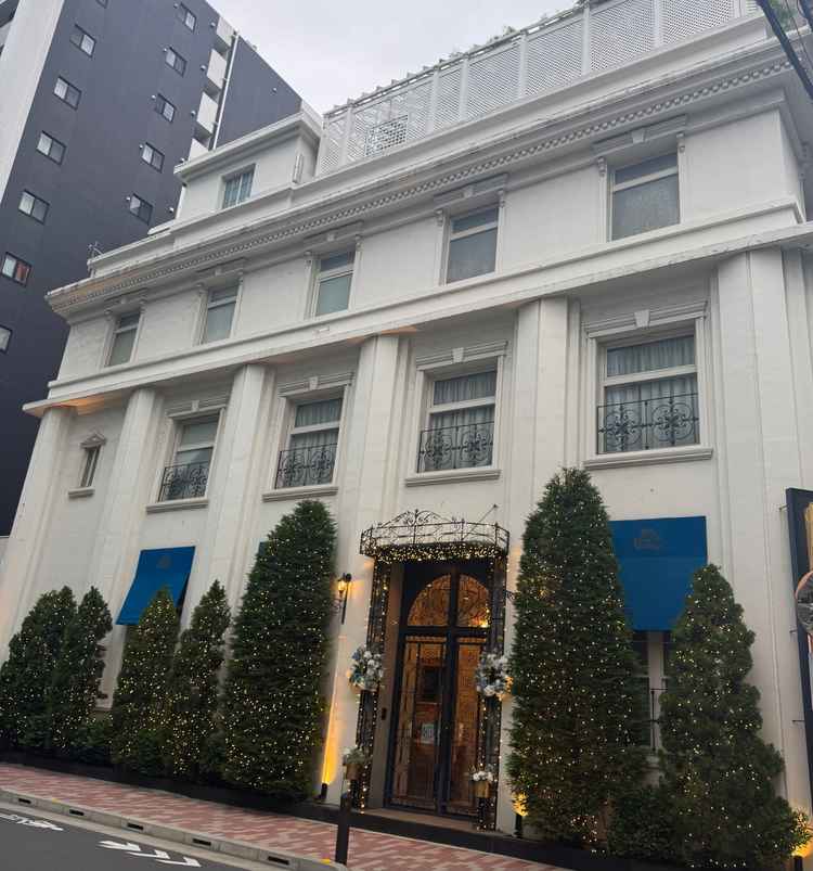 外観も素敵な真っ白なハウスで高級感かつおしゃれな雰囲気でした。