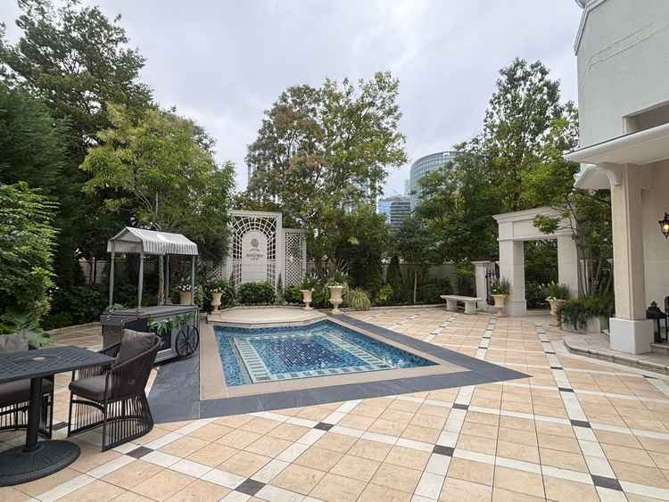 披露宴会場隣接のスペース。ウェルカムパーティや披露宴中のイベントなど幅広く活用できるとのこと。