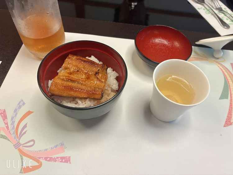 試食のうなぎご飯です。三島なので、鰻はまちがいなかったです。汁物も上品な出汁で美味しかったです。