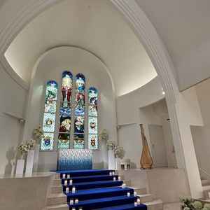 チャペルの中。式中のダウンライトの状態や中の詳細をかなり細かく教えて頂ける。