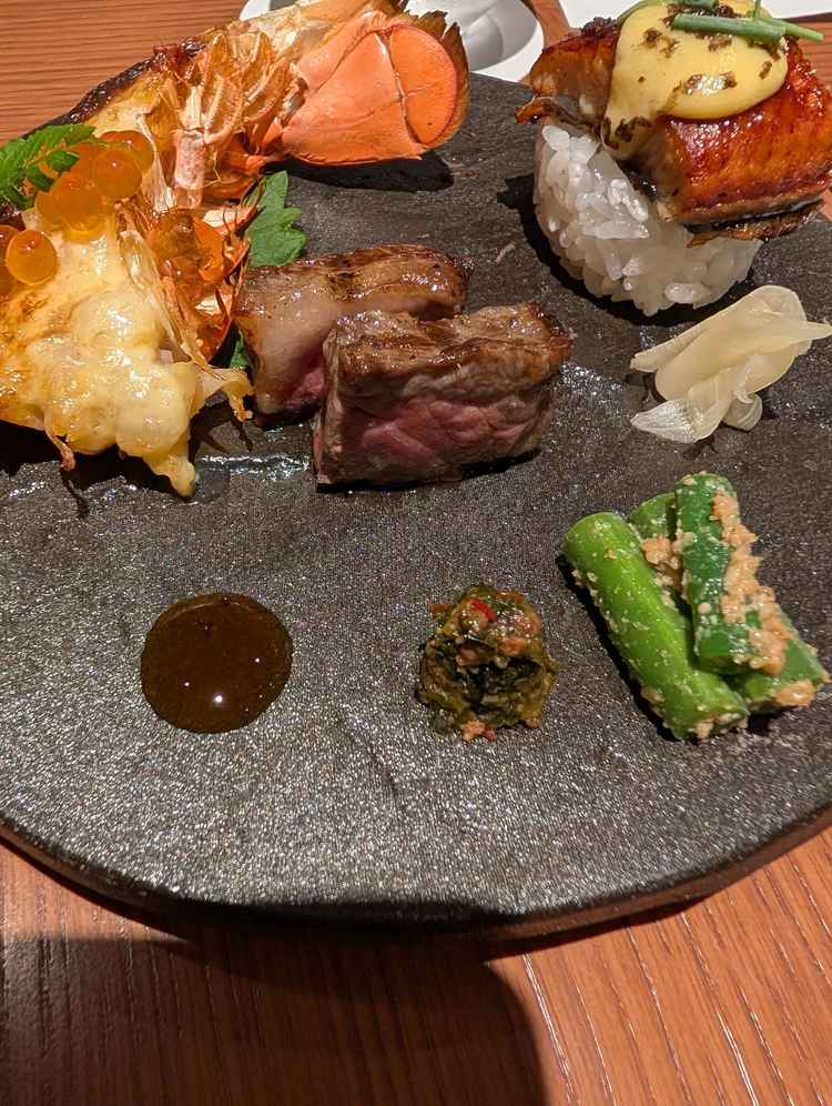 見た目から高級感があり、ソースにもこだわりがあったので、味に深みがあった。