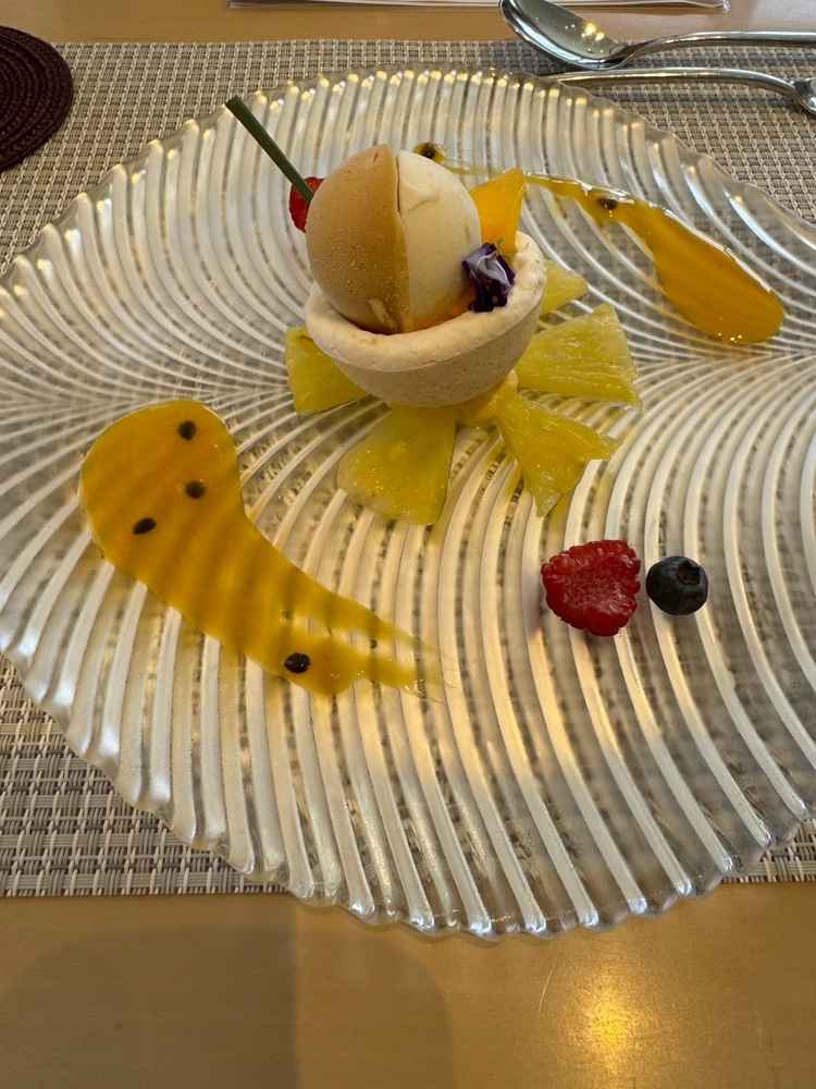 遊び心のあるデザートでした。器の部分は食べにくかったです。