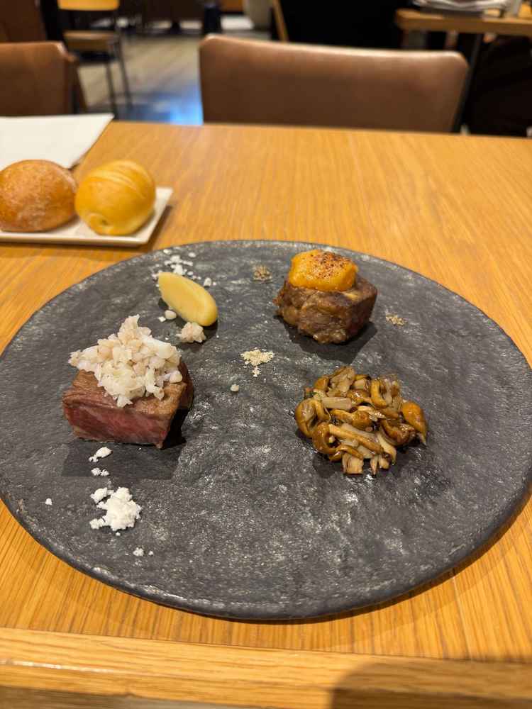 オレンジと味噌のお肉が意外な組み合わせでしたがとても美味しかったです