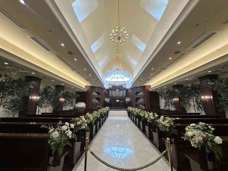 チャペルの写真になります。披露宴会場とは違いかっこいい雰囲気がありました。