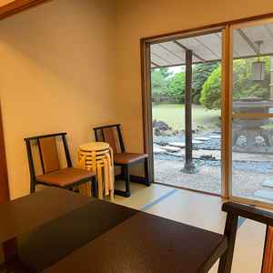 ここの個室で試食が出来ました。