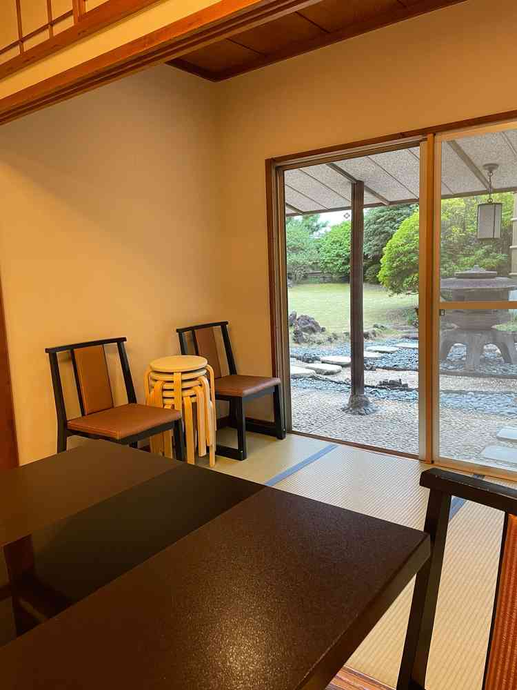 ここの個室で試食が出来ました。