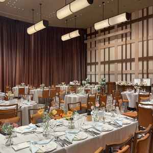 暖かみのある披露宴会場