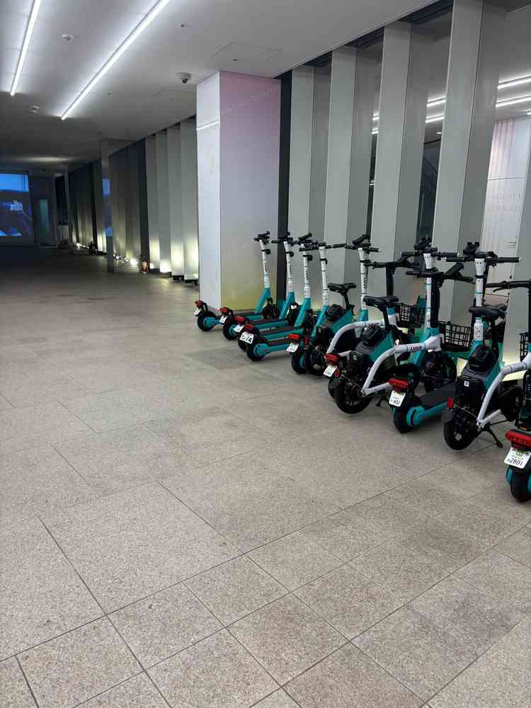参列者が入口から入る前に必ず通る場所にLOOPがあった。少し雰囲気が壊れてしまう気がする。