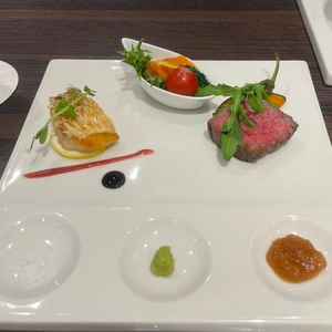 少しずつプレートで試食でき、どれも美味しく満足感がありました。