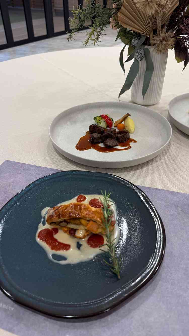 試食は2プレートいただきました。お肉料理とお魚料理です。大変おいしかったです。