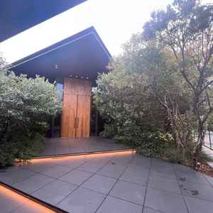 チャペル外観です。エレベーターであがるとすぐこの景色が飛び込んできます。