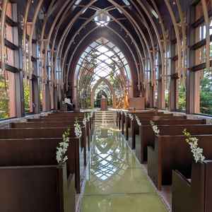 ガラスのチャペル内装