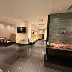 1階待合スペース。広々していて、大人数でも大丈夫そう。