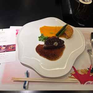 試食では、お刺身4種盛りと、お肉をいただきました。サロンとは別の場所でいただきました。