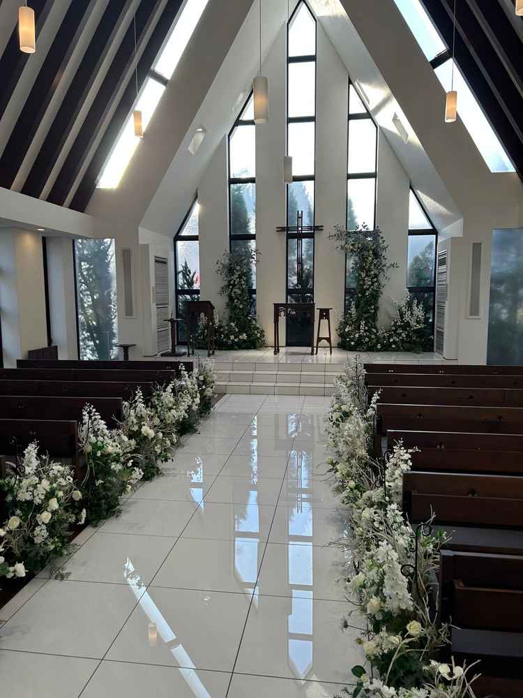 見たかったチャペル。白と緑が多く自然を感じる素敵な空間だった。