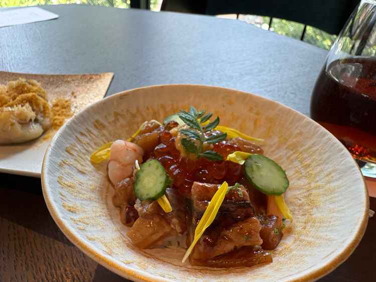 ちらし寿司です。豪華でした。山椒が効いて美味しかったです。