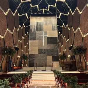 茶色基調のチャペル