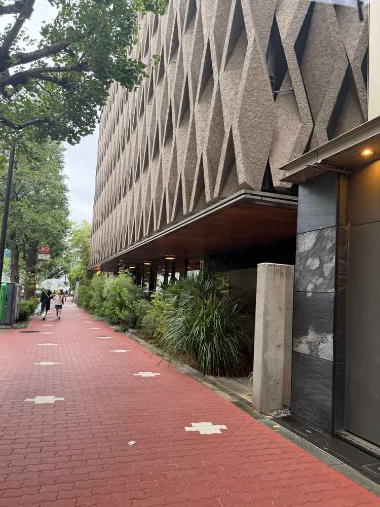 エントランスの建物が唯一無二でおしゃれでした。