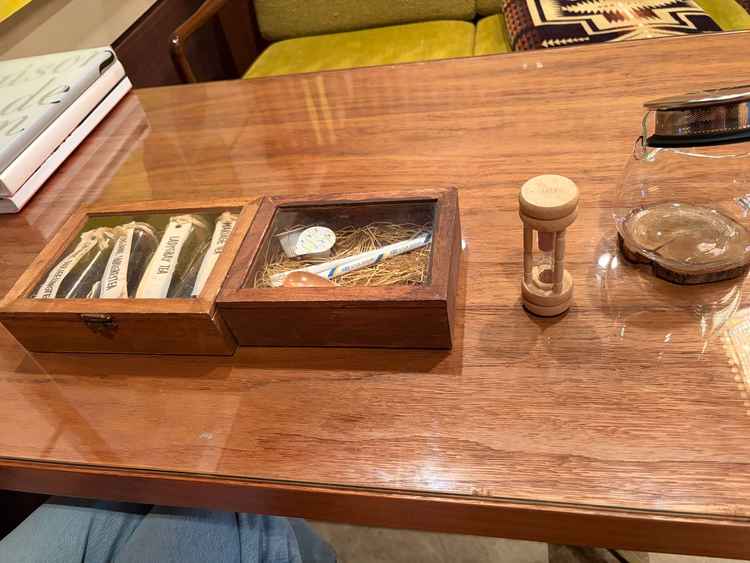 紅茶を4種類の中から選んで淹れてもらいました。珍しいのもあり面白かったです。