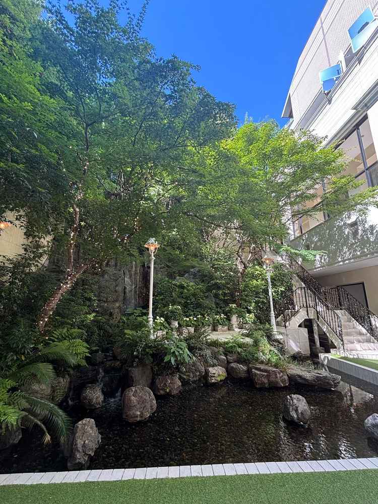 会場から緑のガーデンテラスに出られます。