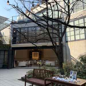 披露宴会場を入り口付近から撮影