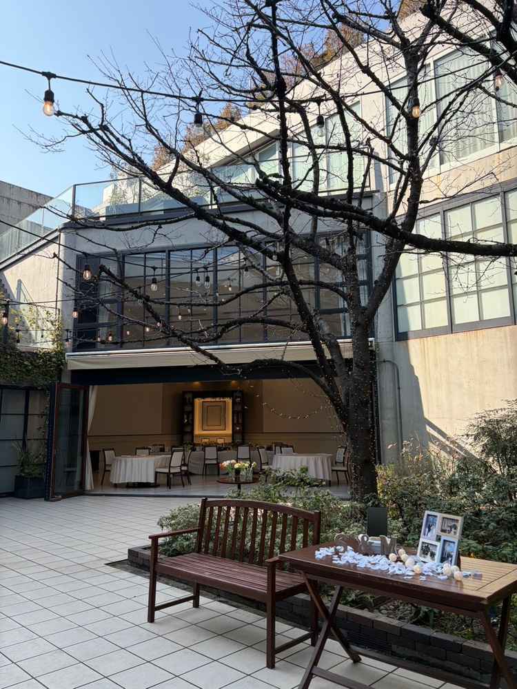 披露宴会場を入り口付近から撮影