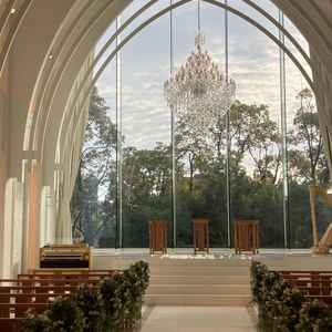 ヴァージンロードからのチャペル