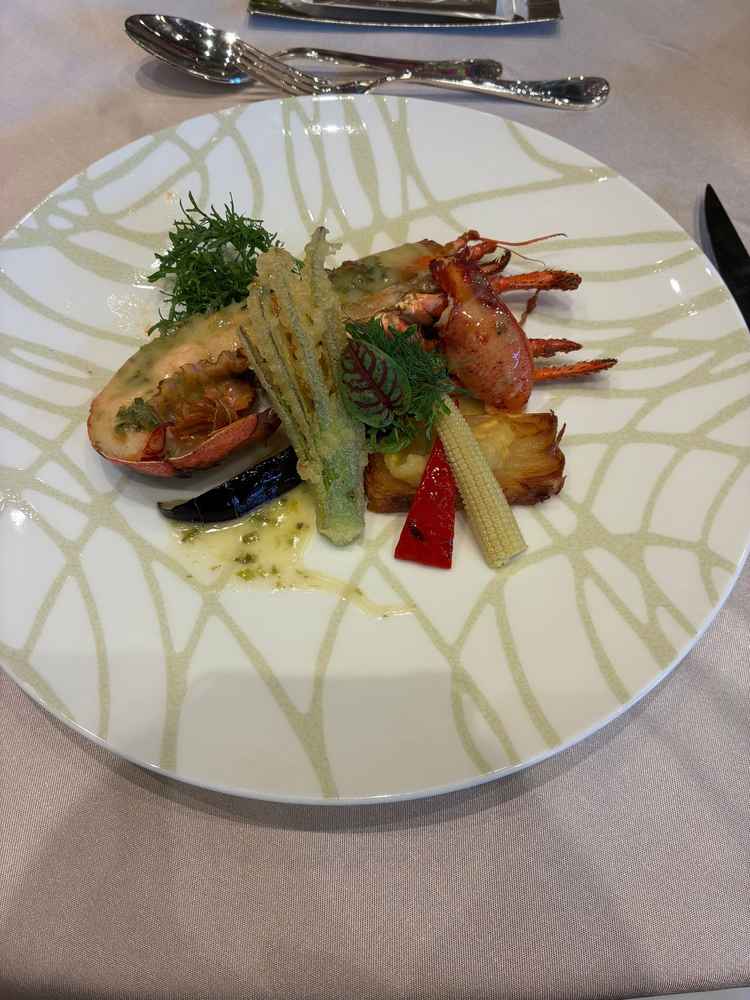 試食の料理。メインはオマール海老でした。フィレ肉、鮑など何種類かの中から一つ選ぶことができました