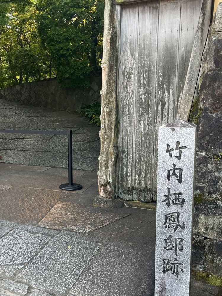 門番の方がいる会場の入口