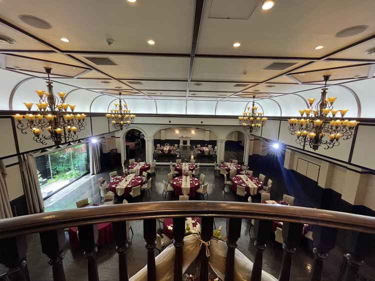 披露宴会場、上から登場の景色