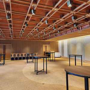 披露宴会場のひとつ、こじんまりとしてアットホームな印象